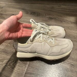 New Balance 327 Women’s Sneakers